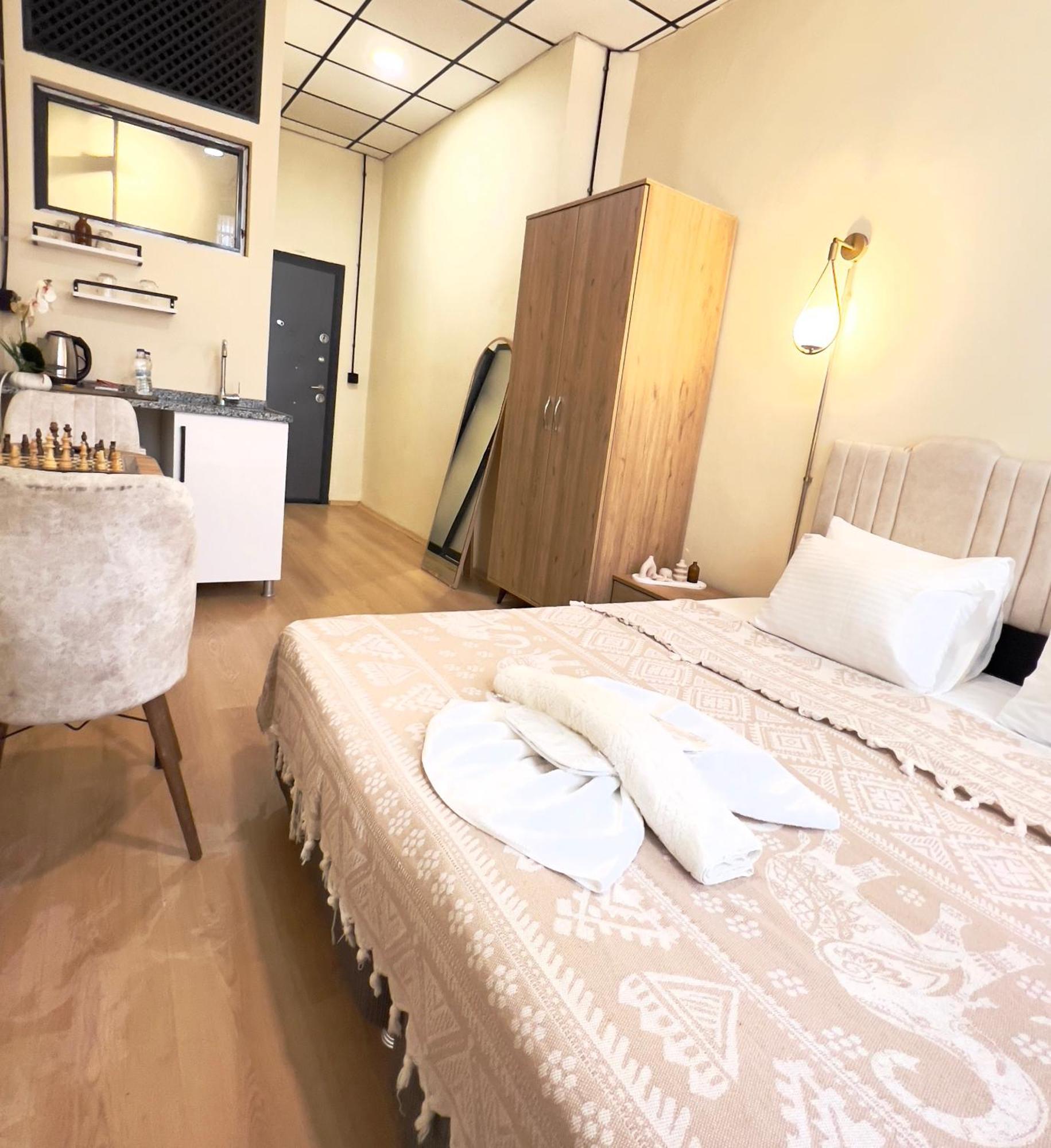 Hotel Golden Door *