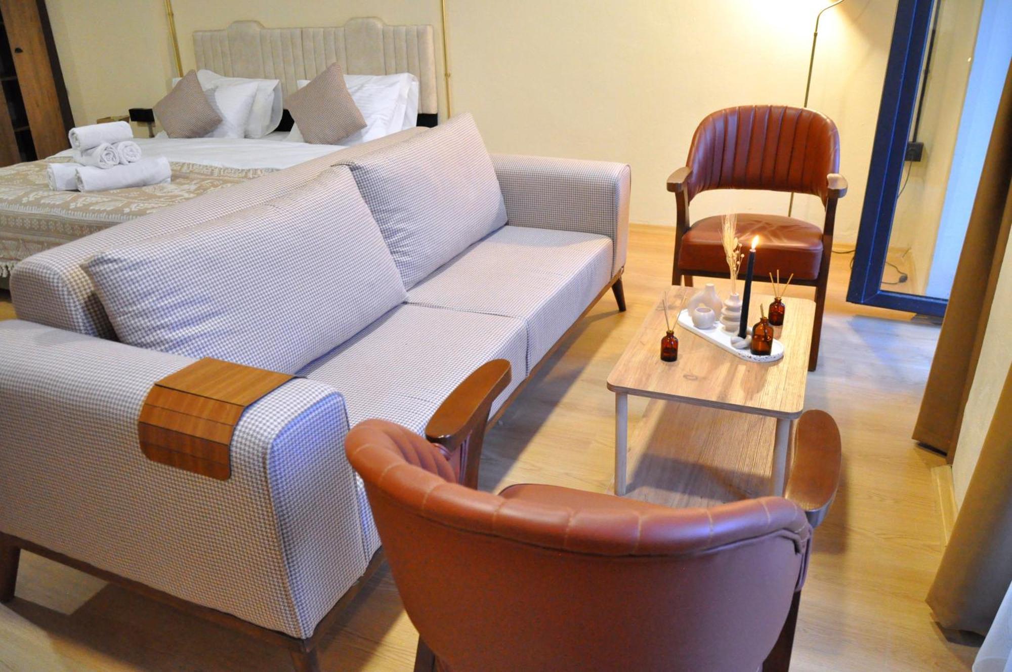 Hotel Golden Door *